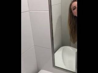 Смотреть порно спалила брата за дрочкой