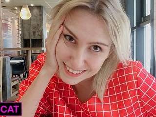 Няшка сосет член