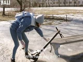 Порно молодую ебут толпой